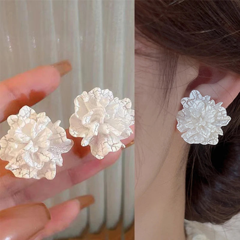 1 Pair Elegant Fashion Camellia Sinensis Big Earrings Luxury Shiny Temperament Versatile Stud Earrings For Women Wedding Jewelry