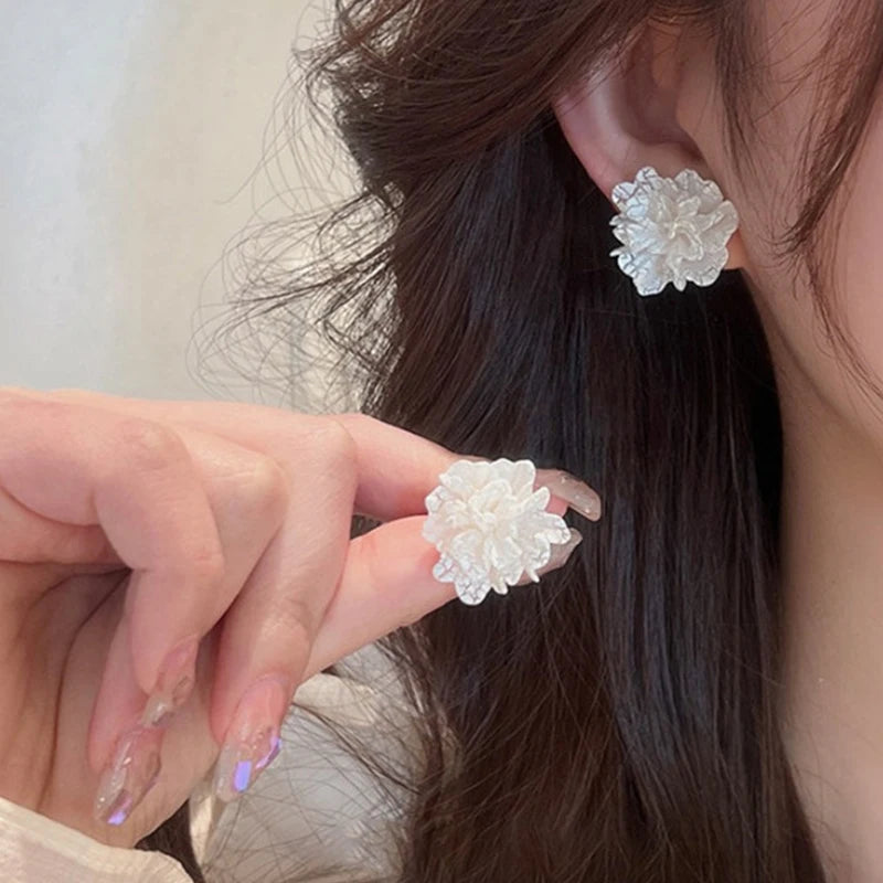 1 Pair Elegant Fashion Camellia Sinensis Big Earrings Luxury Shiny Temperament Versatile Stud Earrings For Women Wedding Jewelry