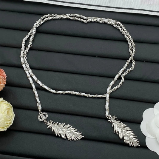 2025 New Feather White Necklace Women's High-end Light Luxury Fashion Necklace