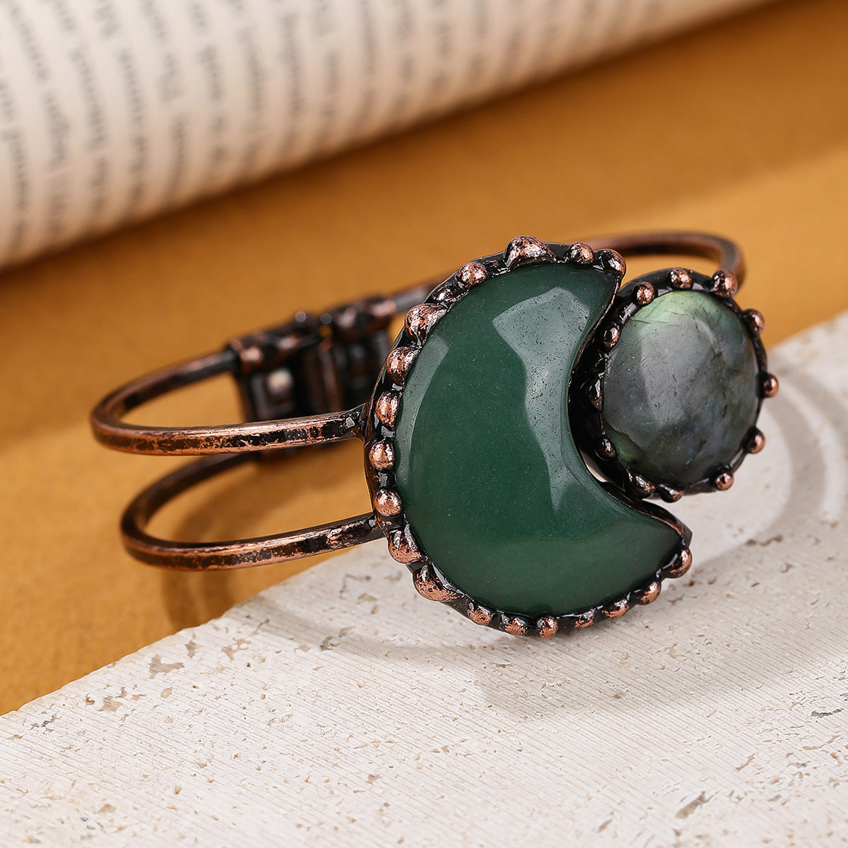 A Vintage Style Pink Crystal Amethyst Green Aventurine Moon Combination Labradorite Bronze Bracelet