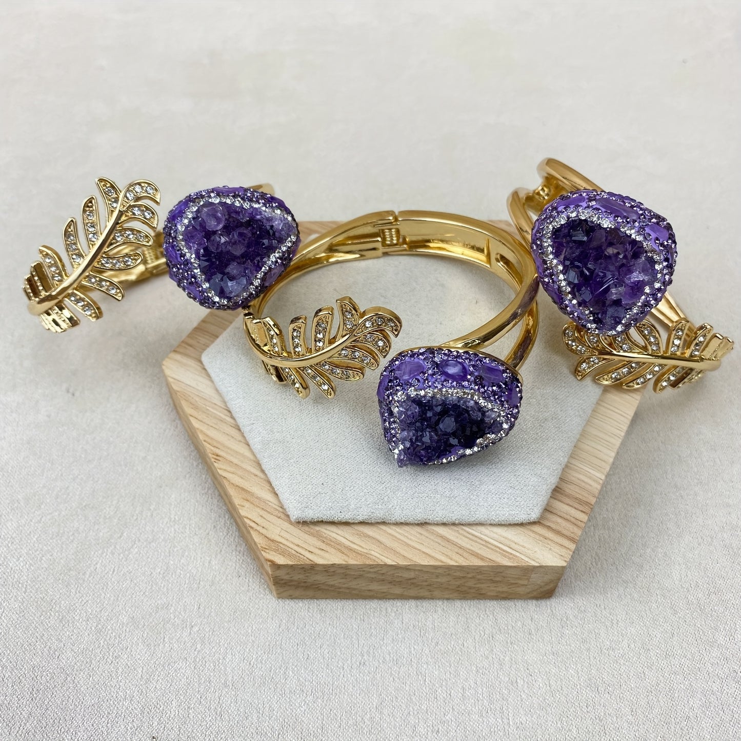 Elegant Golden-Tone Amethyst Leaf Inlay Bracelet - Bohemian Style, Perfect for Gifting, All-Season Versatile Jewelry, Gift Bracelet|Bohemian Style Bracelet|Intricate Leaf Design, Amethyst Jewelry