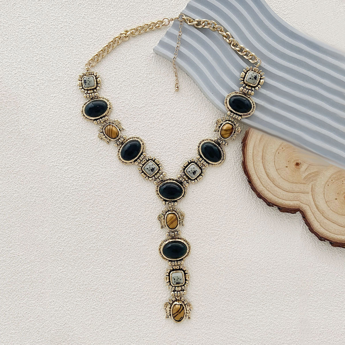 Autumn New Personality Retro Fashion Trend Resin Gemstone Geometric Pendant Necklace Simple Women