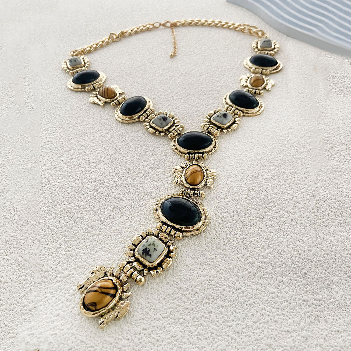 Autumn New Personality Retro Fashion Trend Resin Gemstone Geometric Pendant Necklace Simple Women