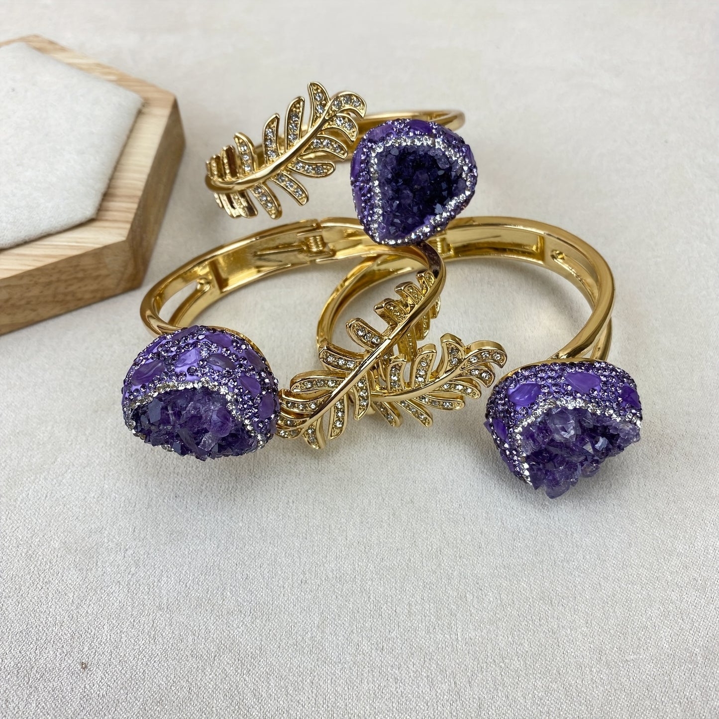 Elegant Golden-Tone Amethyst Leaf Inlay Bracelet - Bohemian Style, Perfect for Gifting, All-Season Versatile Jewelry, Gift Bracelet|Bohemian Style Bracelet|Intricate Leaf Design, Amethyst Jewelry