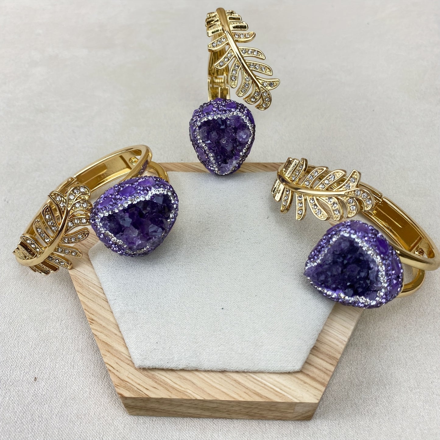 Elegant Golden-Tone Amethyst Leaf Inlay Bracelet - Bohemian Style, Perfect for Gifting, All-Season Versatile Jewelry, Gift Bracelet|Bohemian Style Bracelet|Intricate Leaf Design, Amethyst Jewelry