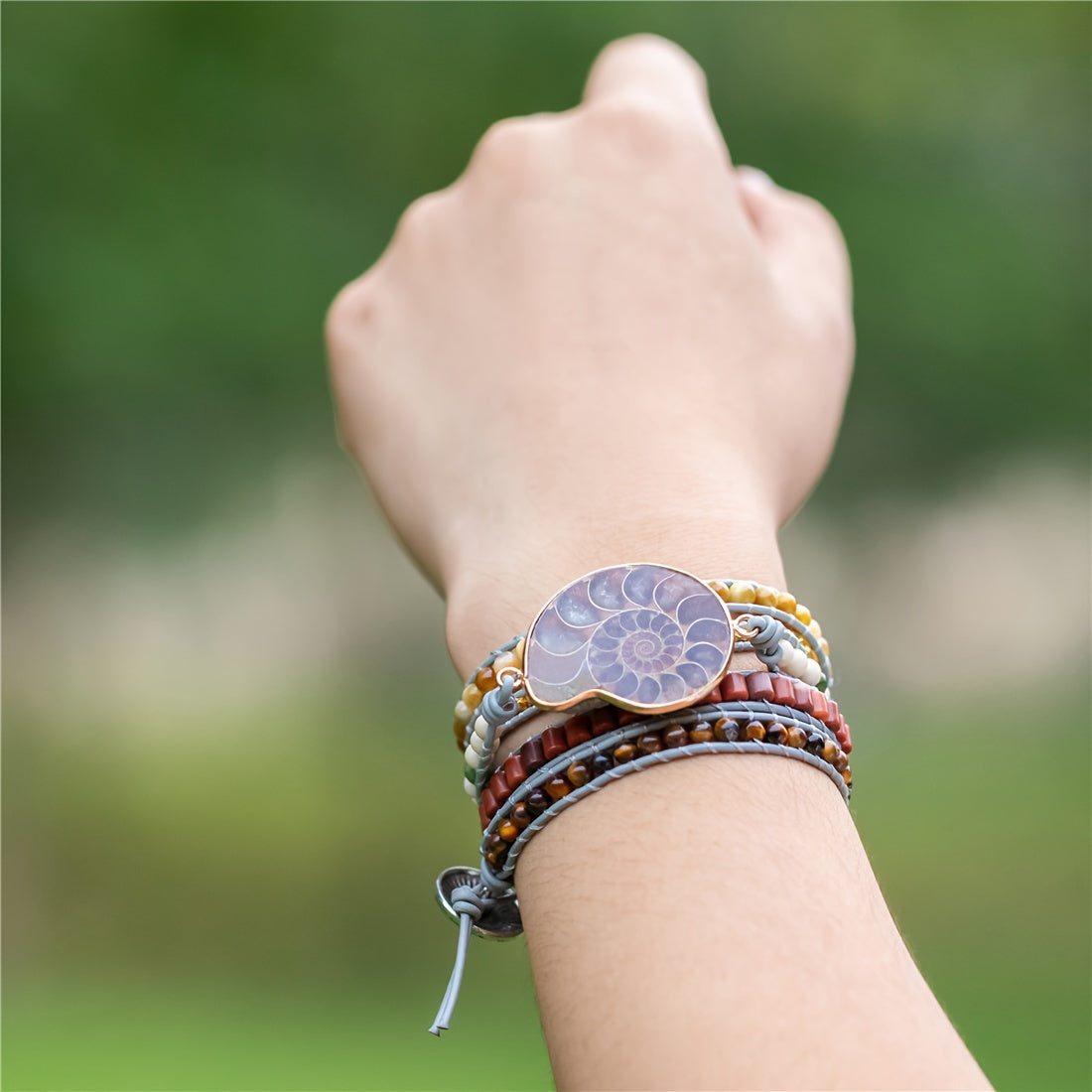 [Bohemian Agate Bracelet] Natural Stone Adjustable Bohemian Snail Agate Bracelet - Vintage-Inspired Multi-Layer Design with Golden-Tone Spiral Accent, Earthy Tones for Casual Attire or Gift