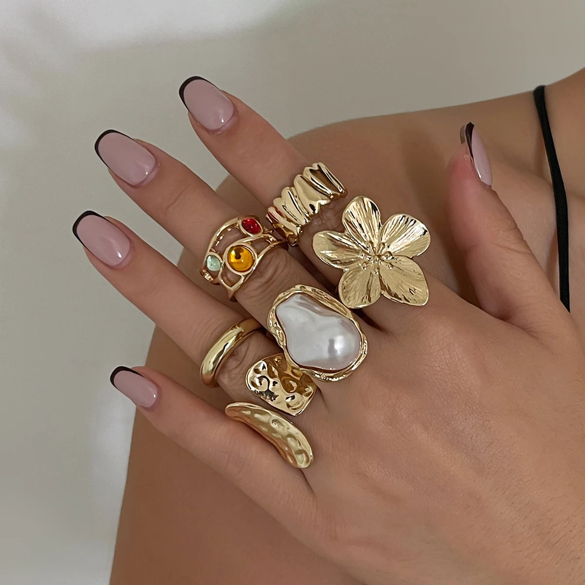 2025 New Irregular Exaggerated Metal Flower Open Rings Women Elegant  Imitation Pearl Ring Jewelry Accessories