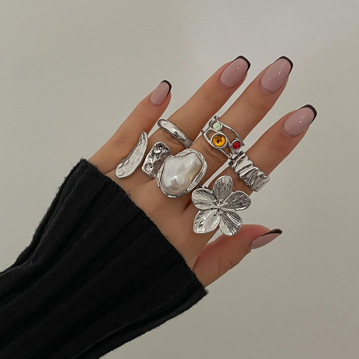 2025 New Irregular Exaggerated Metal Flower Open Rings Women Elegant  Imitation Pearl Ring Jewelry Accessories
