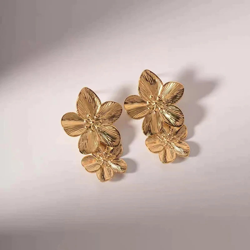 Vintage Metal Flower Stud Earrings for Women Premium Exaggerated Golden Fashion Jewelry Accessories Gifts