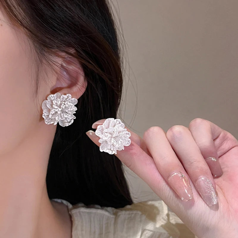 1 Pair Elegant Fashion Camellia Sinensis Big Earrings Luxury Shiny Temperament Versatile Stud Earrings For Women Wedding Jewelry