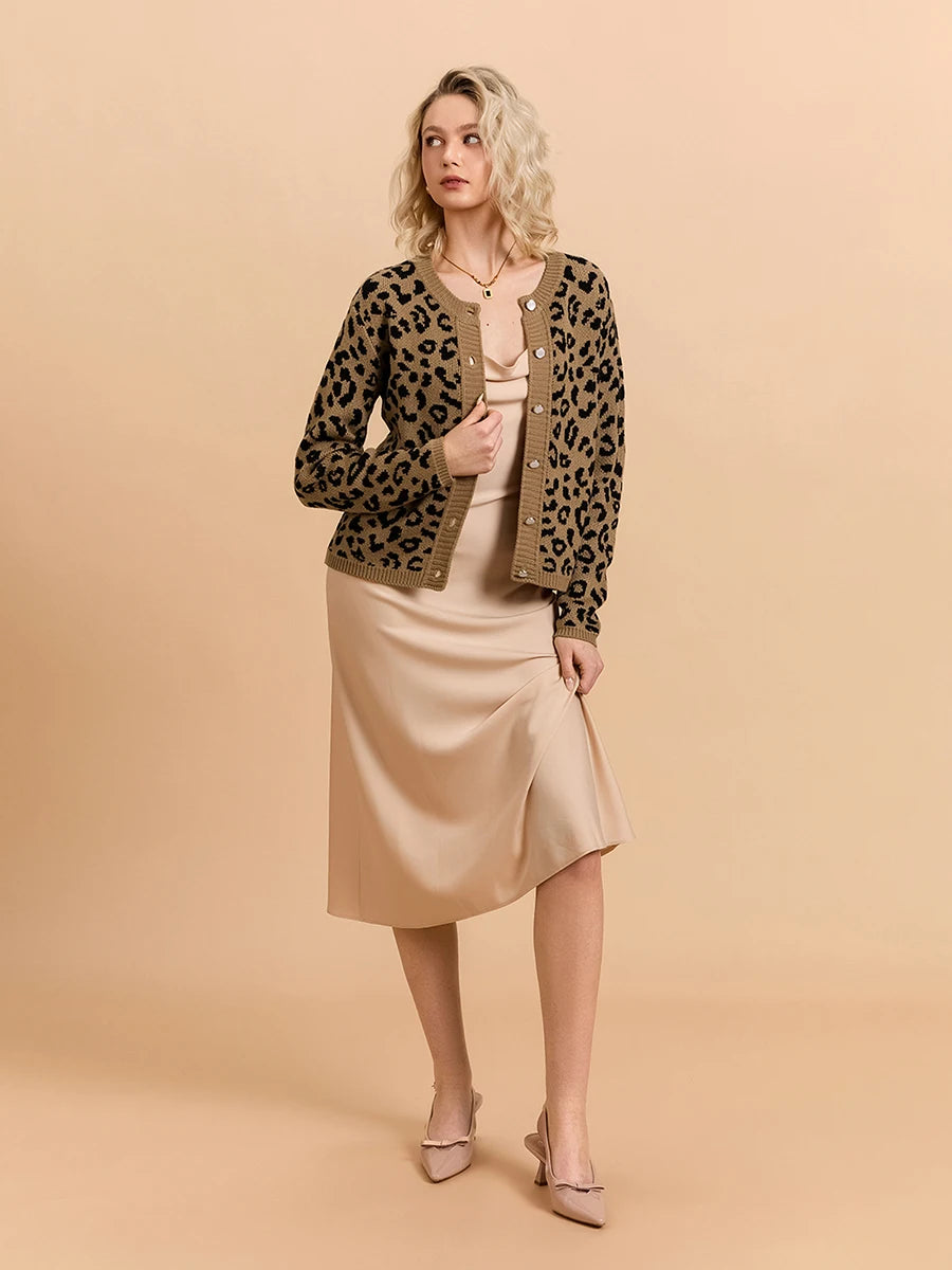 Women s Long Sleeve V-Neck Button Down Cardigan Sweater with Pockets - Cozy Fall Knit Jacket in Solid Color