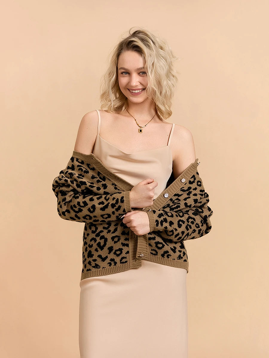 Women s Long Sleeve V-Neck Button Down Cardigan Sweater with Pockets - Cozy Fall Knit Jacket in Solid Color