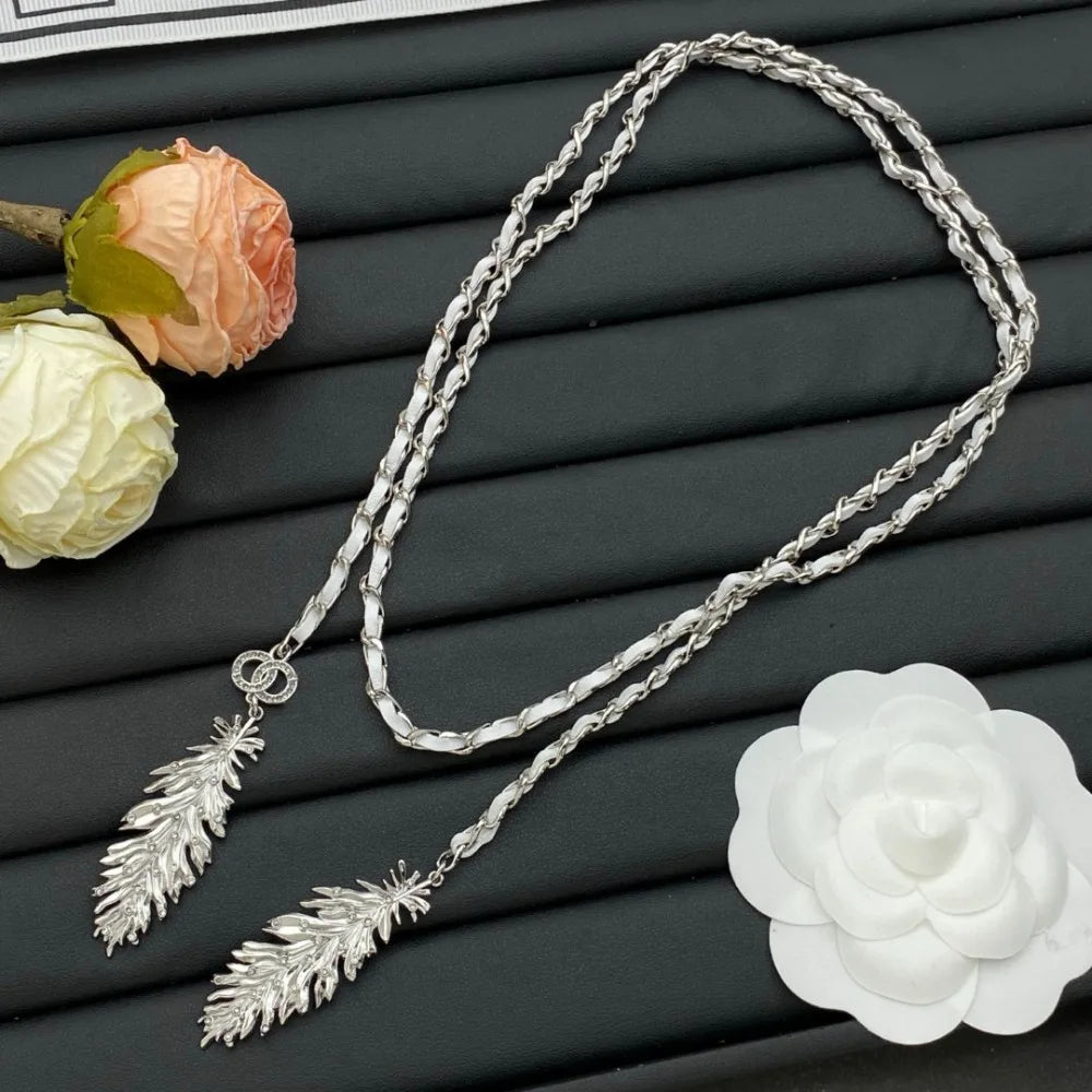2025 New Feather White Necklace Women's High-end Light Luxury Fashion Necklace