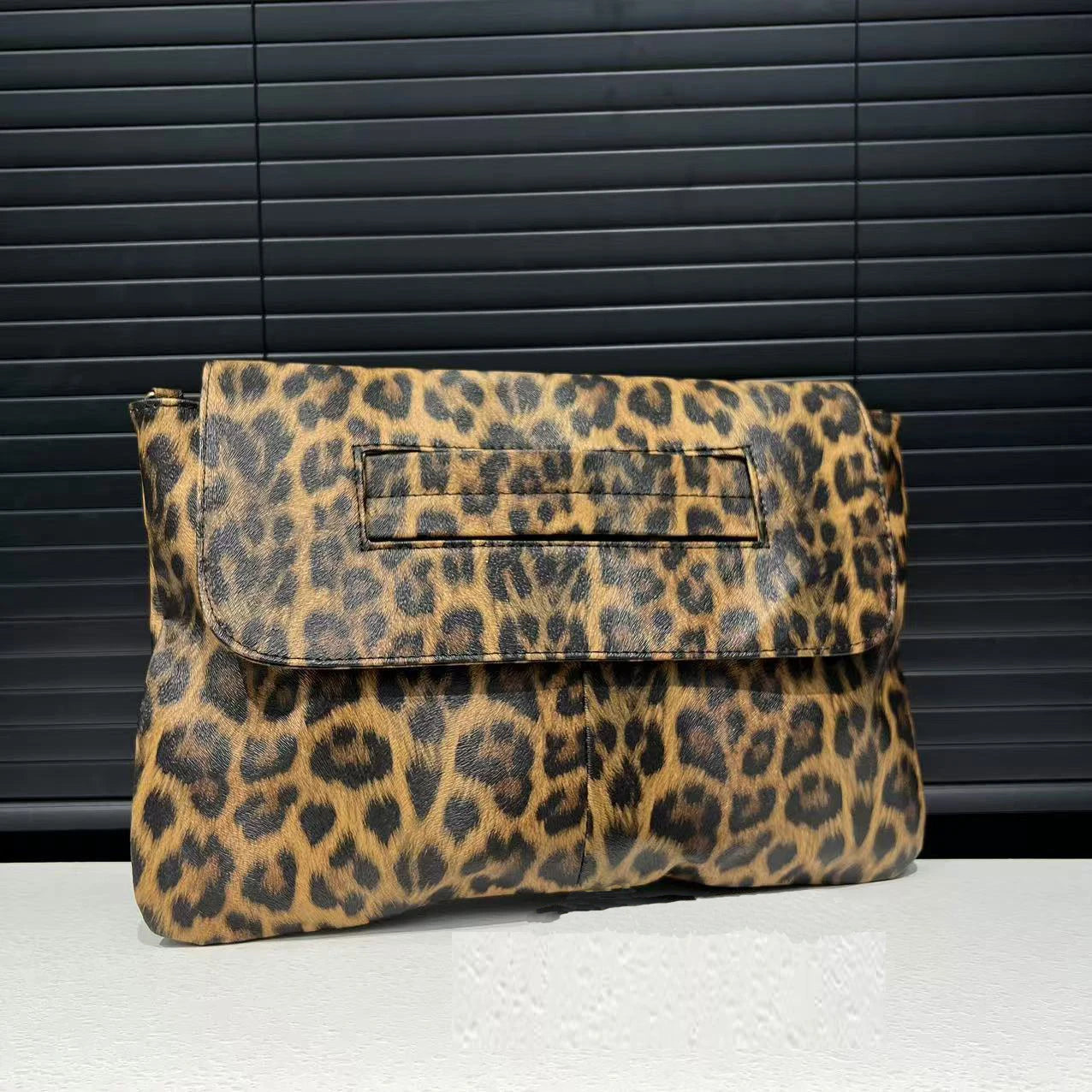 2025 new women's leopard print handbag, large capacity handbag, evening bag, envelope bag, full print creative shoulder bag