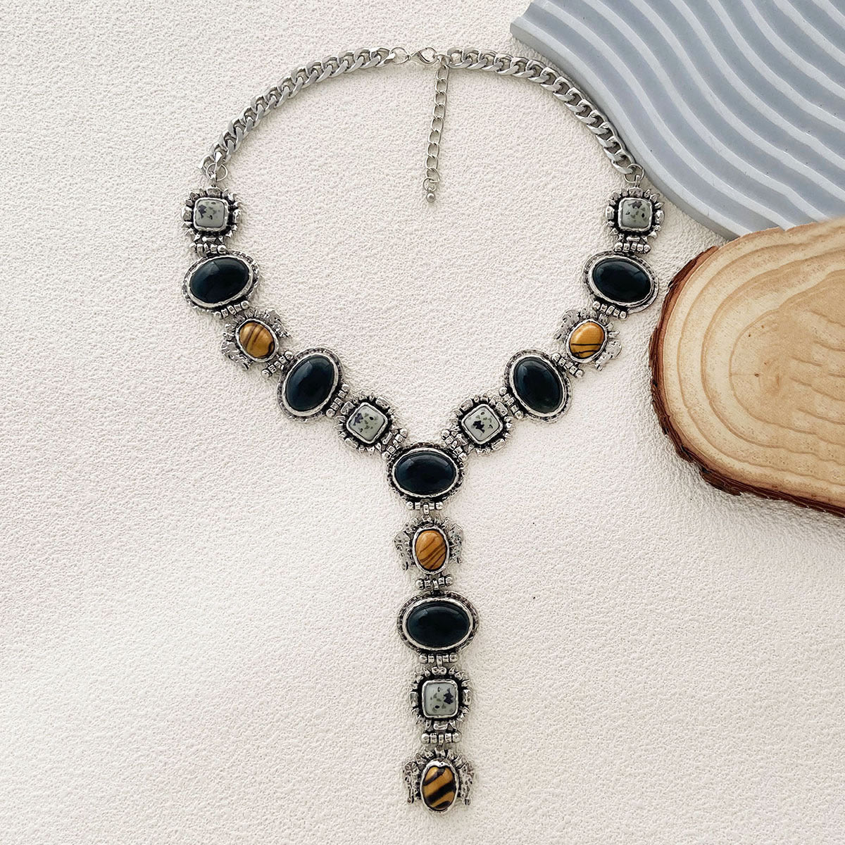 Autumn New Personality Retro Fashion Trend Resin Gemstone Geometric Pendant Necklace Simple Women