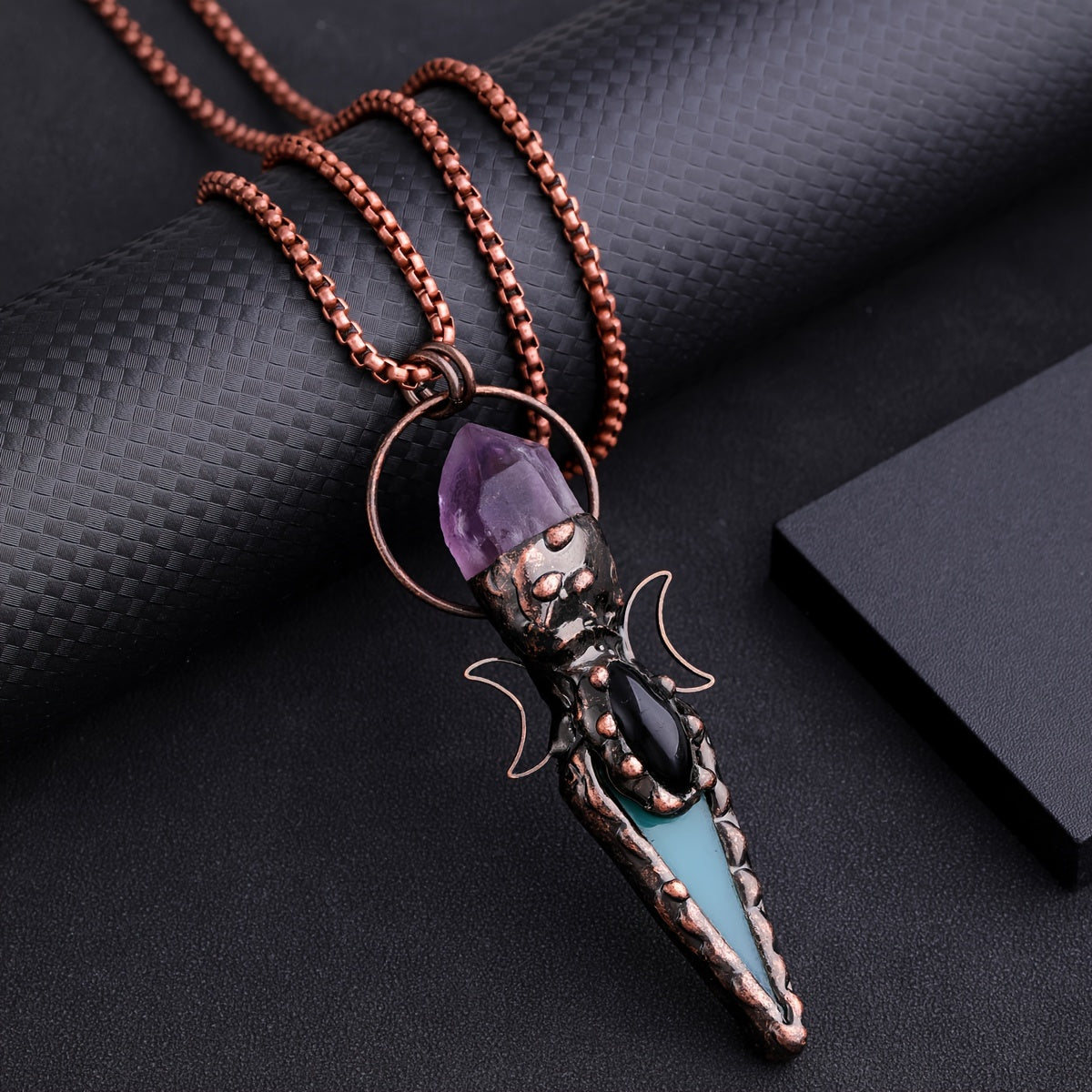 [Bohemian Copper Arrow Necklace] 1pc Bohemian Copper Arrow Double Moon Crystal & Green Agate Natural Stone Necklace - Antique Golden plated Crystal Pendant Jewelry for Men & Women, Spiritual Gift with Original Necklace Chain,