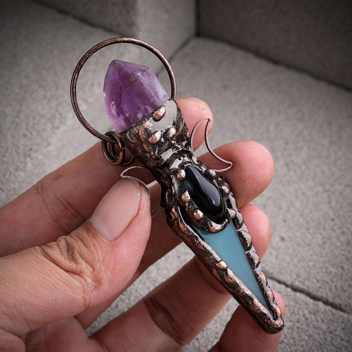[Bohemian Copper Arrow Necklace] 1pc Bohemian Copper Arrow Double Moon Crystal & Green Agate Natural Stone Necklace - Antique Golden plated Crystal Pendant Jewelry for Men & Women, Spiritual Gift with Original Necklace Chain,