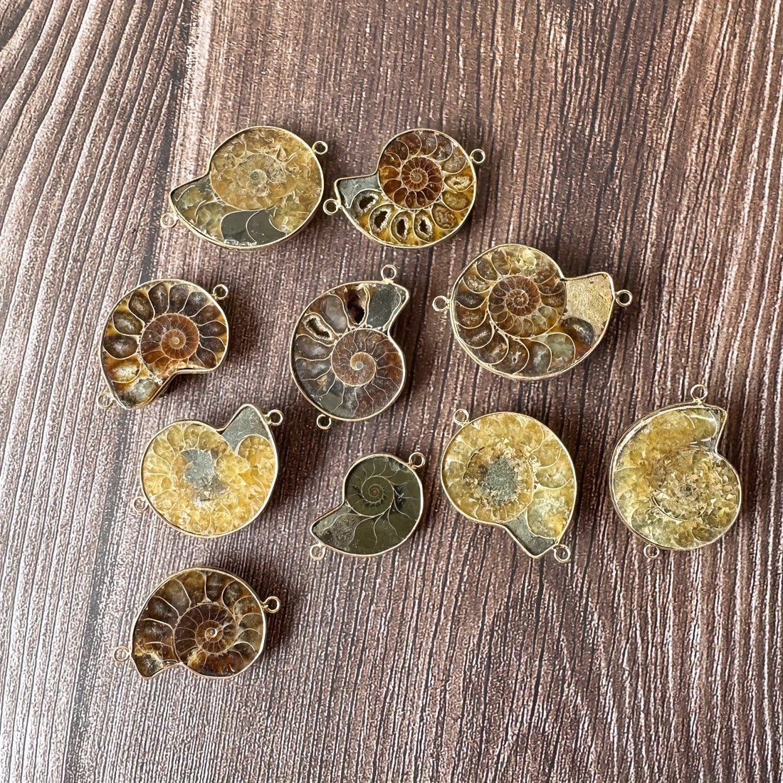 [Bohemian Agate Bracelet] Natural Stone Adjustable Bohemian Snail Agate Bracelet - Vintage-Inspired Multi-Layer Design with Golden-Tone Spiral Accent, Earthy Tones for Casual Attire or Gift
