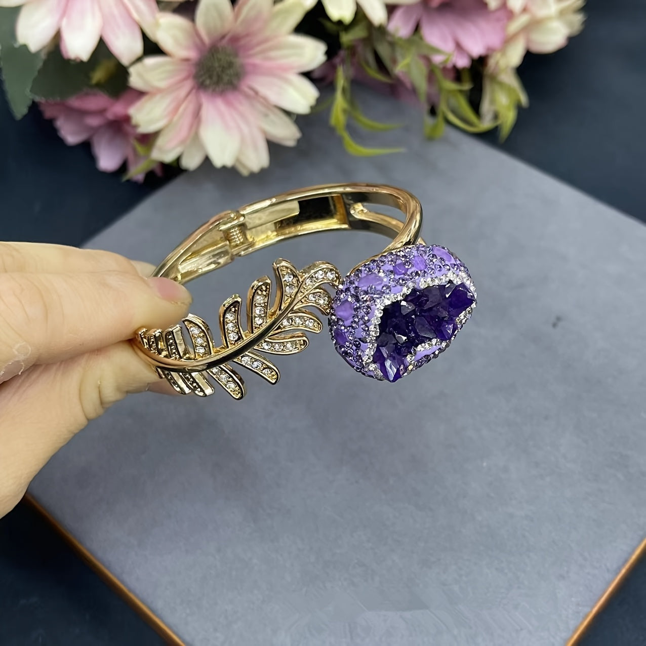 Elegant Golden-Tone Amethyst Leaf Inlay Bracelet - Bohemian Style, Perfect for Gifting, All-Season Versatile Jewelry, Gift Bracelet|Bohemian Style Bracelet|Intricate Leaf Design, Amethyst Jewelry